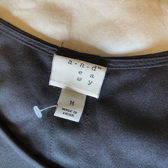 Super cute black scalloped sleeve dress - Picture 3 of 3